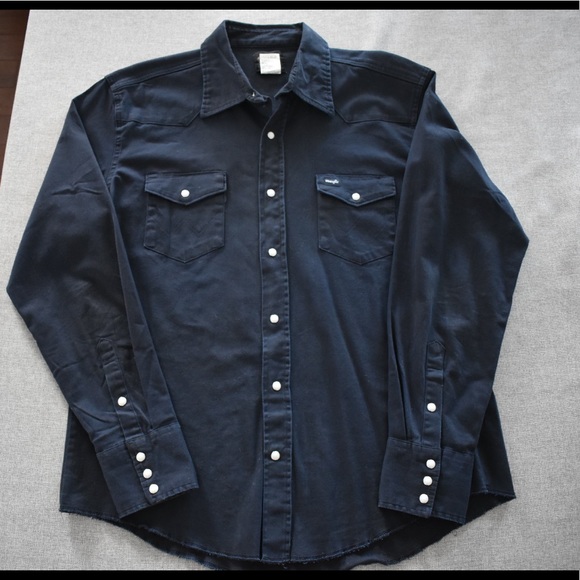 Wrangler Other - Wrangler western pearl snap button down